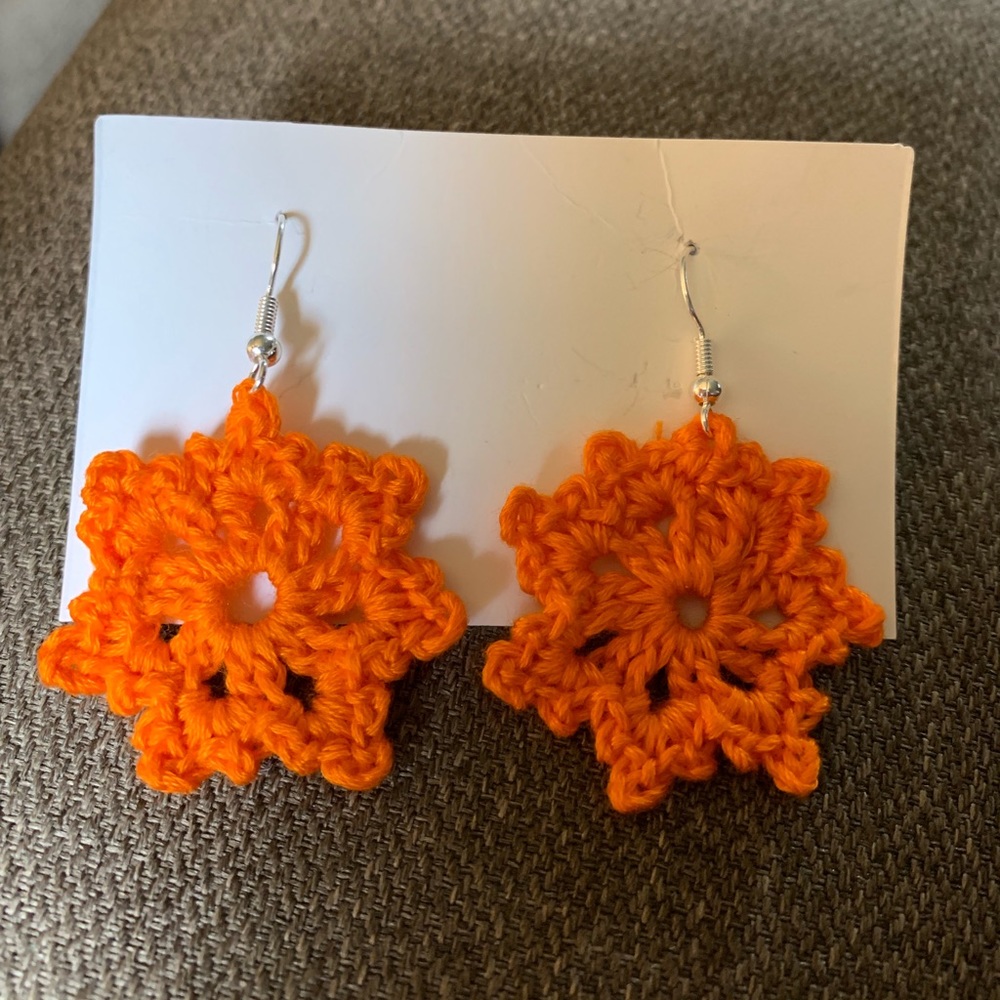 🎀Hand embroidered earrings